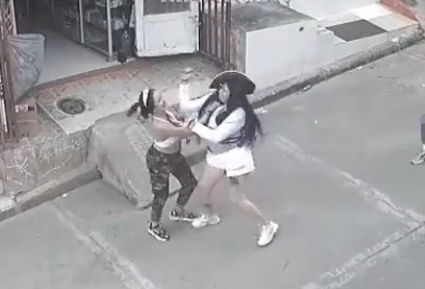 Las mujeres se atacaron con vehemencia.