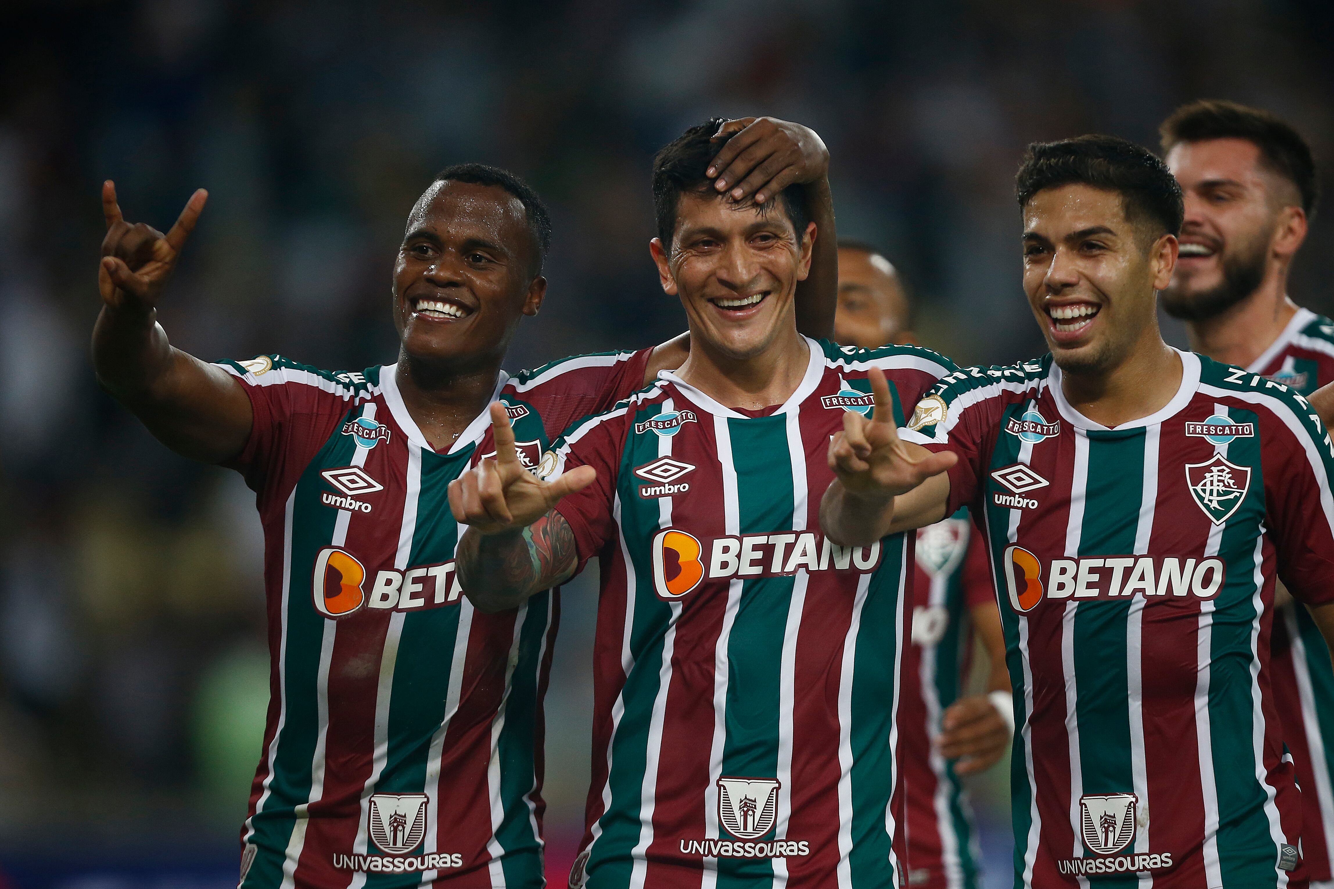 RIO DE JANEIRO, BRAZIL - AUGUST 20: Jhon Arias of Fluminense celebrates with German Cano and Matheus Martins after scoring the second goal of his team during the match between Fluminense and Coritiba as part of Brasileirao 2022 at Maracana Stadium on August 20, 2022 in Rio de Janeiro, Brazil. (Photo by Wagner Meier/Getty Images)