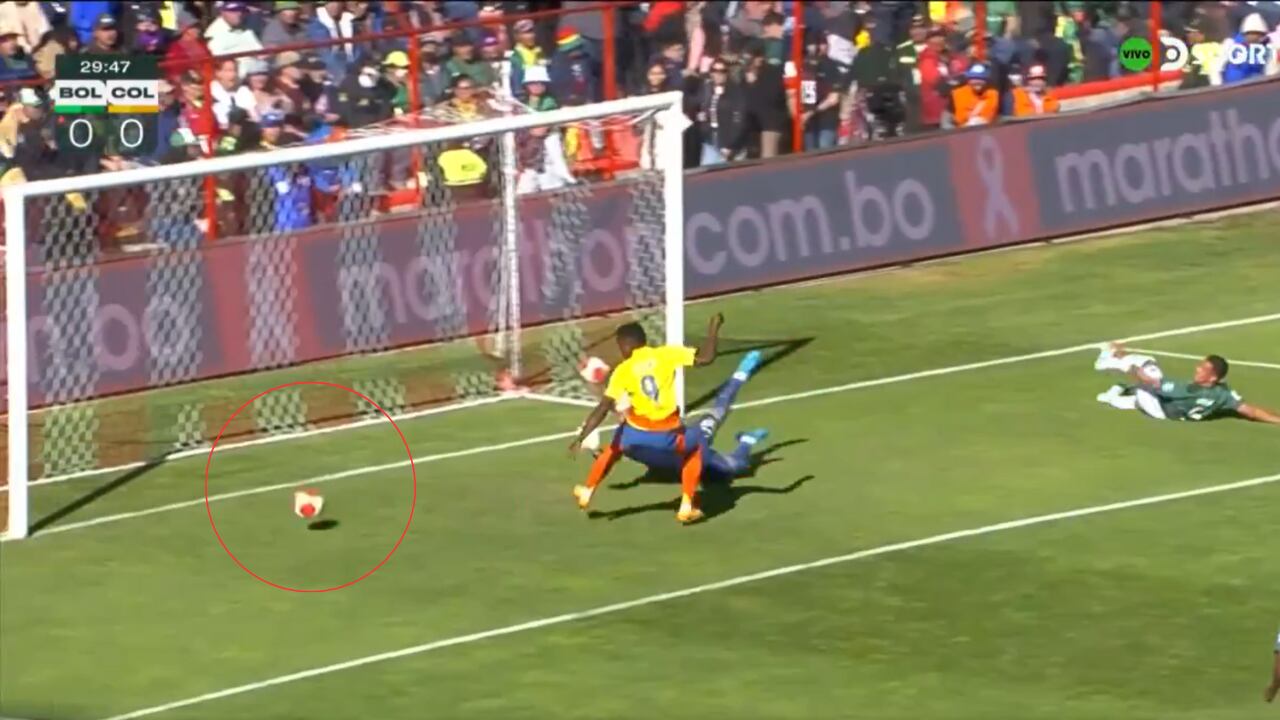 Jhon Córdoba perdió acción clara ante Bolivia en El Alto