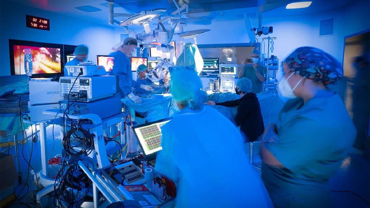 En la extirpación hicieron parte diez profesionales internacionales haciendo uso de última tecnología en cada paso.