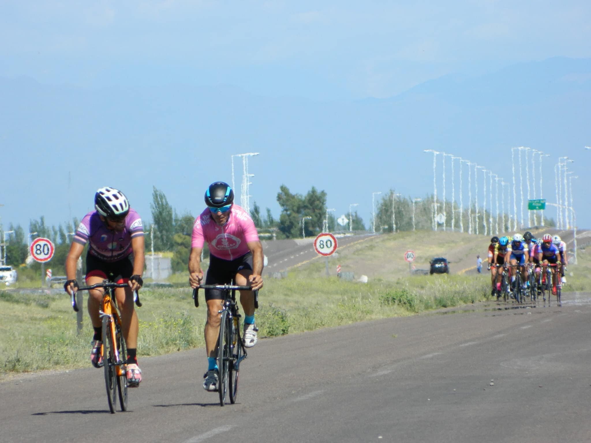 Gustavo Lopestre corría para el equipo Car Mar.