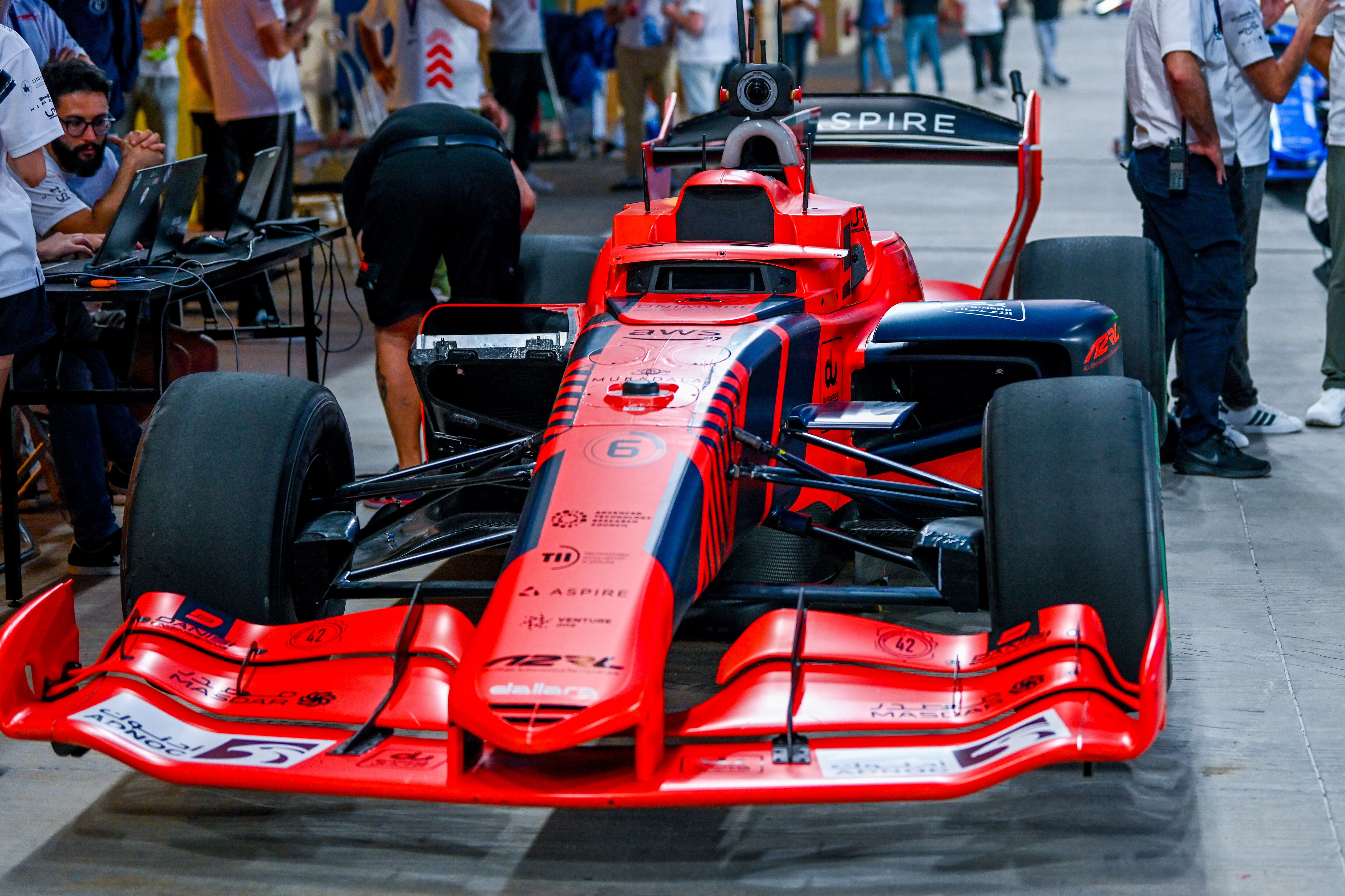 La La Abu Dhabi Autonomous Racing League  (A2RL) cumple apenas su segunda temporada y muestra, cada vez más, desarrollos superiores.