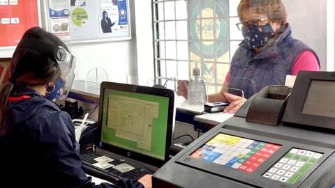 Prosperidad Social informó que el nuevo giro de estos recursos comenzaron a pagarse el pasado lunes 26, correspondientes a los ciclos 30 y 31, es decir, de septiembre y octubre, para los colombianos que se encuentran incluidos en el Sisbén IV y que tengan cuentas en bancos.