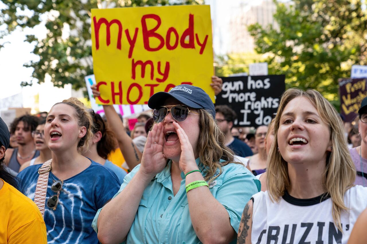 "Mi cuerpo, mi decisión" es una frase que nació en Argentina y se ha tomado el mundo. (Photo by SUZANNE CORDEIRO / AFP)