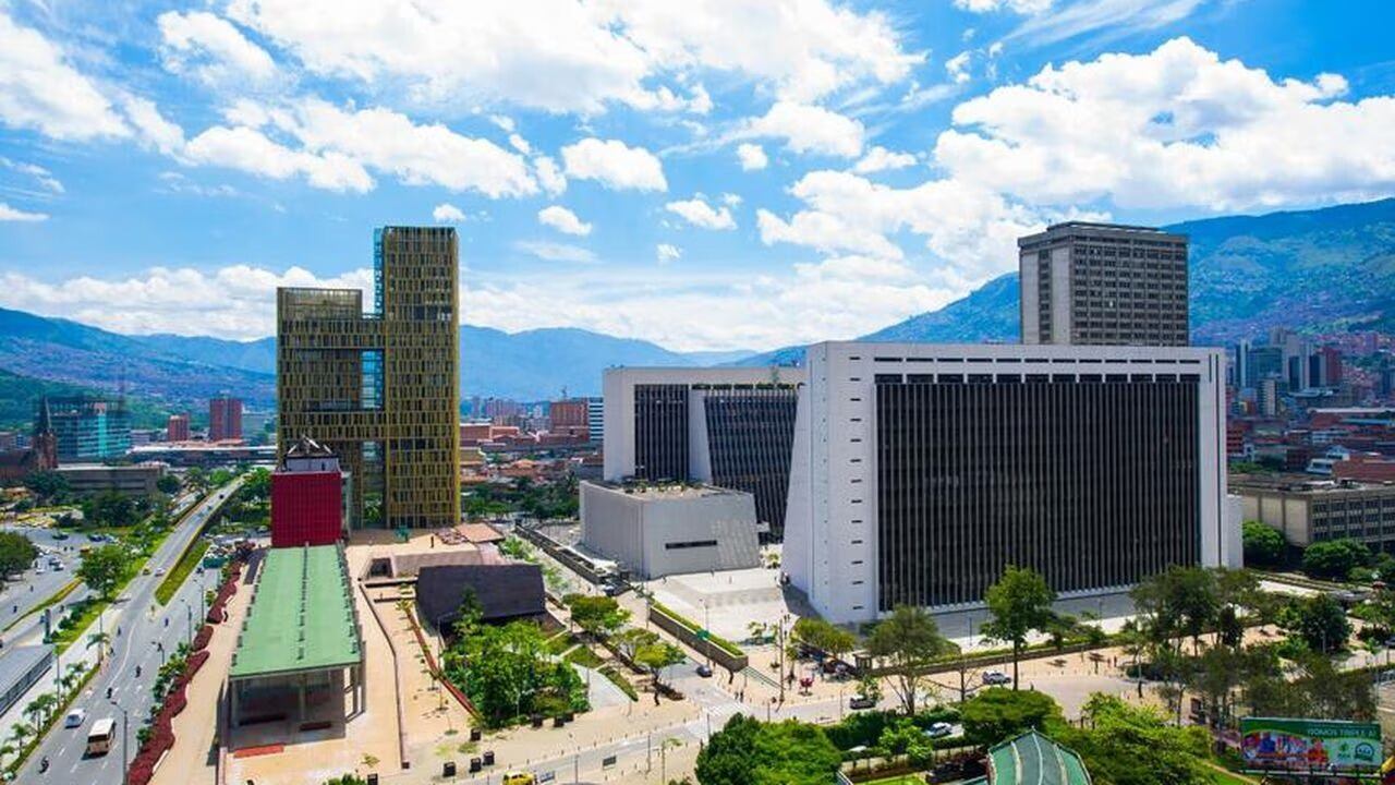 Terror en el Palacio de Justicia de Medellín: hombre armado ingresó al edificio buscando a un fiscal.