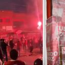 Hinchas de Santa Fe cargaron contra el presidente Méndez