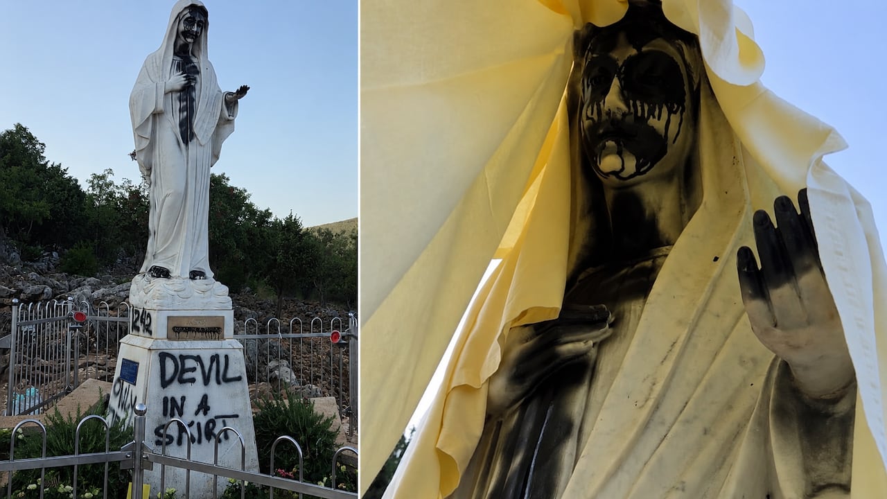 La estatua de la Virgen María y un altar exterior resultaron afectados durante el ataque al santuario de Medjugorje.