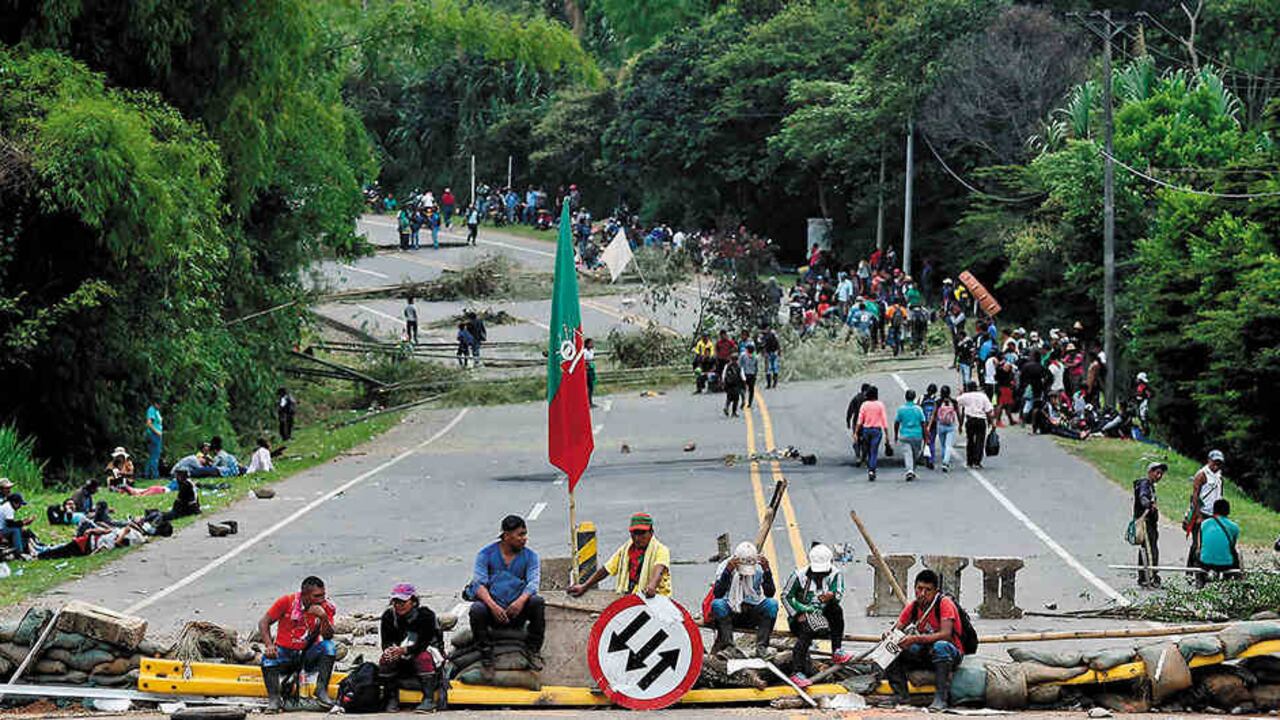 La minga indígena nacional sobre la vía Panamericana.