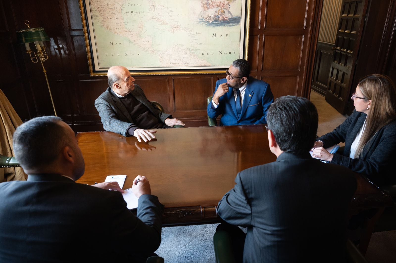 El canciller Álvaro Leyva sostuvo reunión con delegación de Haití.