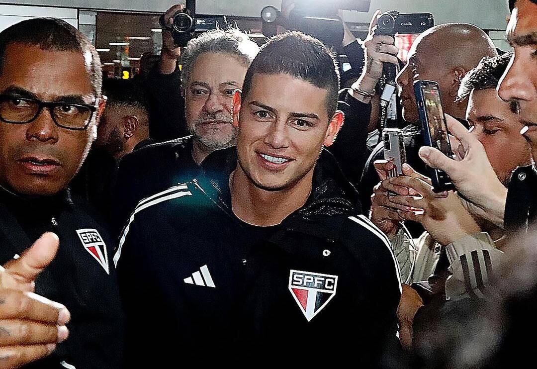 James Rodríguez en su llegada a Sao Paulo.