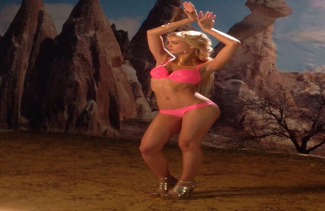 La sesión fotográfica es para la colección Valquirias de la marca ëa Lingerie Colombia. 