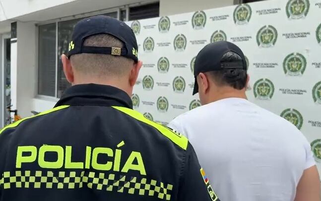 Este otro de los capturados en el operativo relámpago que adelantó la Policía tras el asalto.