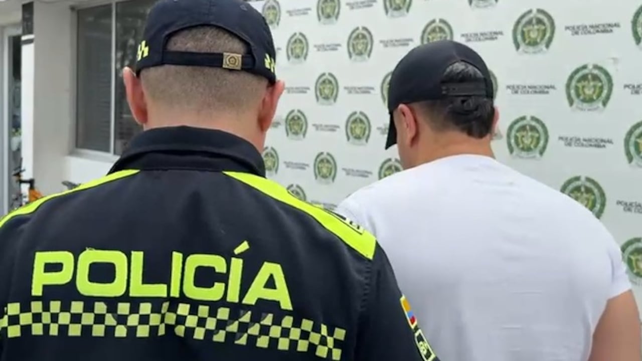 Este otro de los capturados en el operativo relámpago que adelantó la Policía tras el asalto.