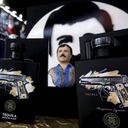 El nombre de "El Chapo" fue incluso registrado como marca por una de sus hijas para producir tequilas, joyas y otros artículos y como modo de atraer la atención de cierto público. BBC - AFP