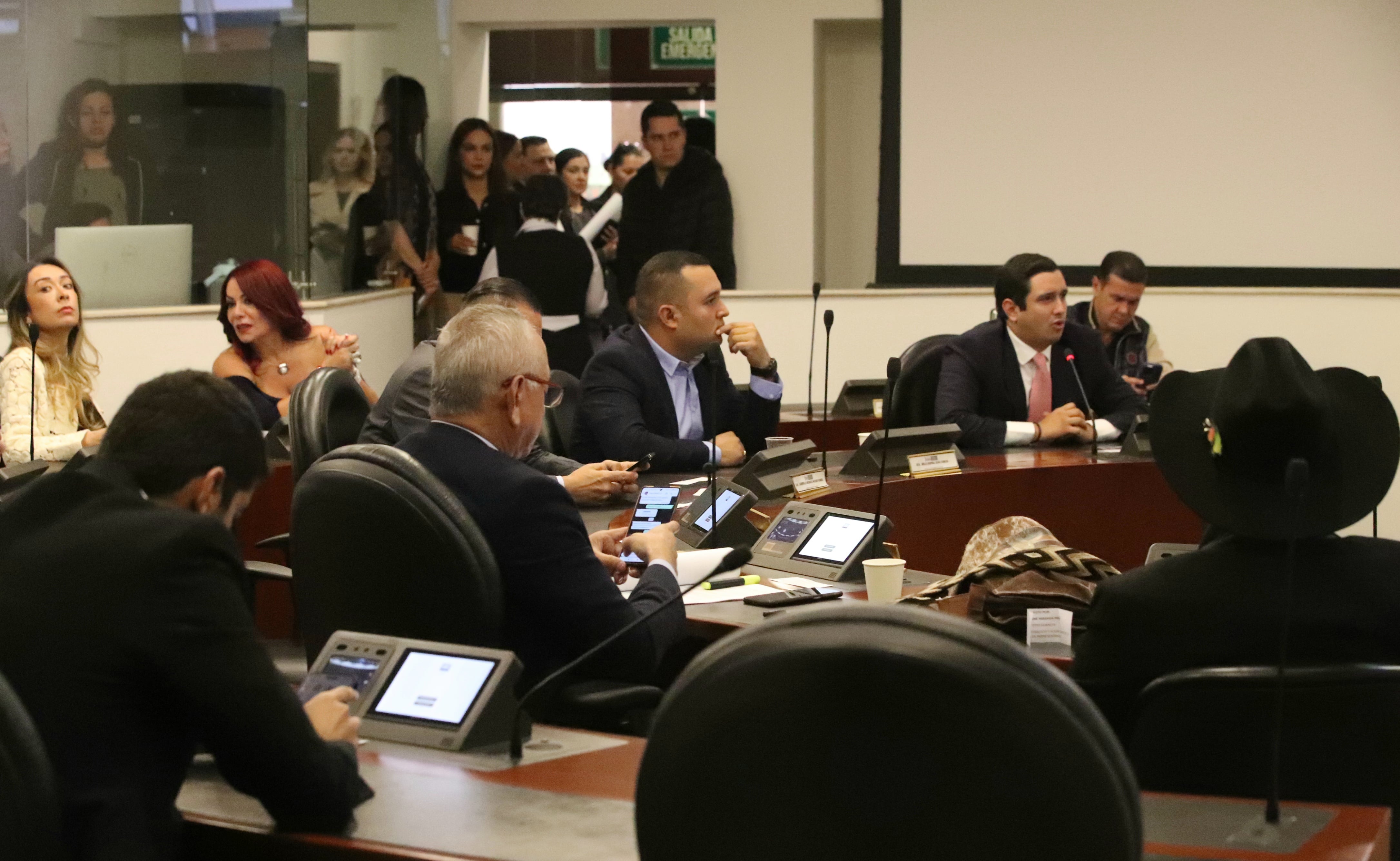 sesión en la que se conformará la nueva mesa directiva de la Comisión de Acusación de la Cámara, que actualmente investiga al presidente Gustavo Petro. La presidencia será disputada por Karime Cotes y Leonardo Gallego, del Partido Liberal.