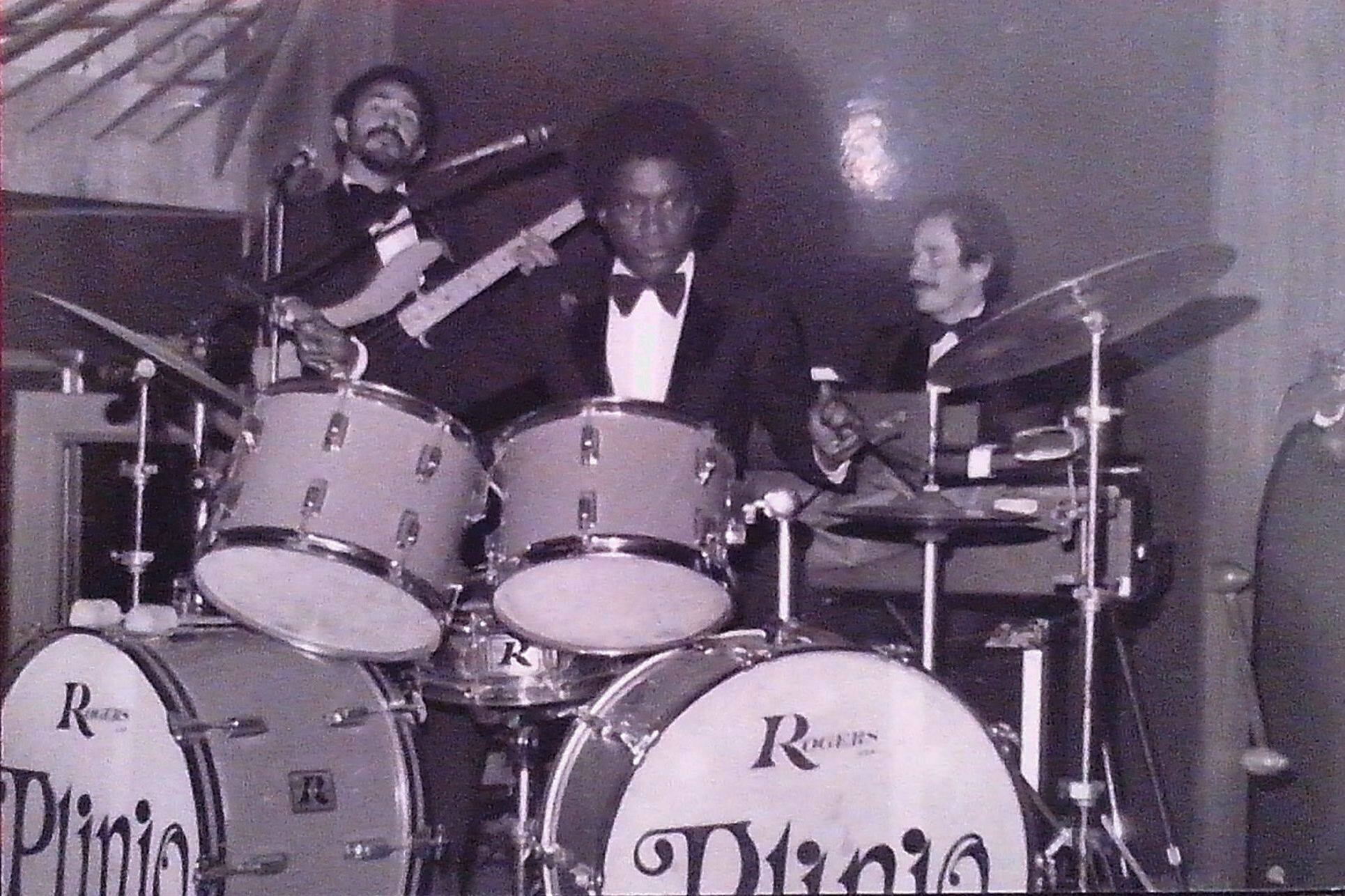 Tocando jazz con los maestros Jorge Kruger en el piano y Gustavo Castellar en el bajo.