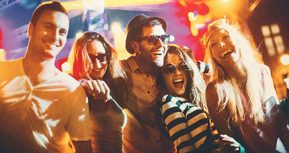 1 millón de pesos es el valor de un palco en un evento especial con DJ en un club privado.