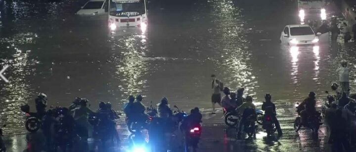 Un fuerte aguacero ocasionó inundaciones y hasta granizada en Medellín y sus alrededores.