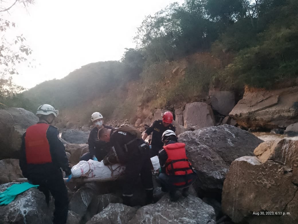 El cuerpo fue hallado metros abajo del puente Bernardo Gómez Silva.