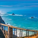 Bixby Creek Bridge en la región de Big
Sur. Antes de su construcción, en 1932,
los habitantes de la zona quedaban aislados en invierno