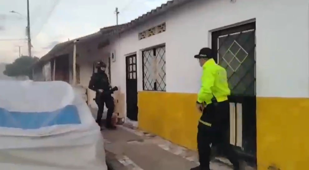 Capturan a tres presuntos miembros de Los del Libertador tras disparar a la Policía.