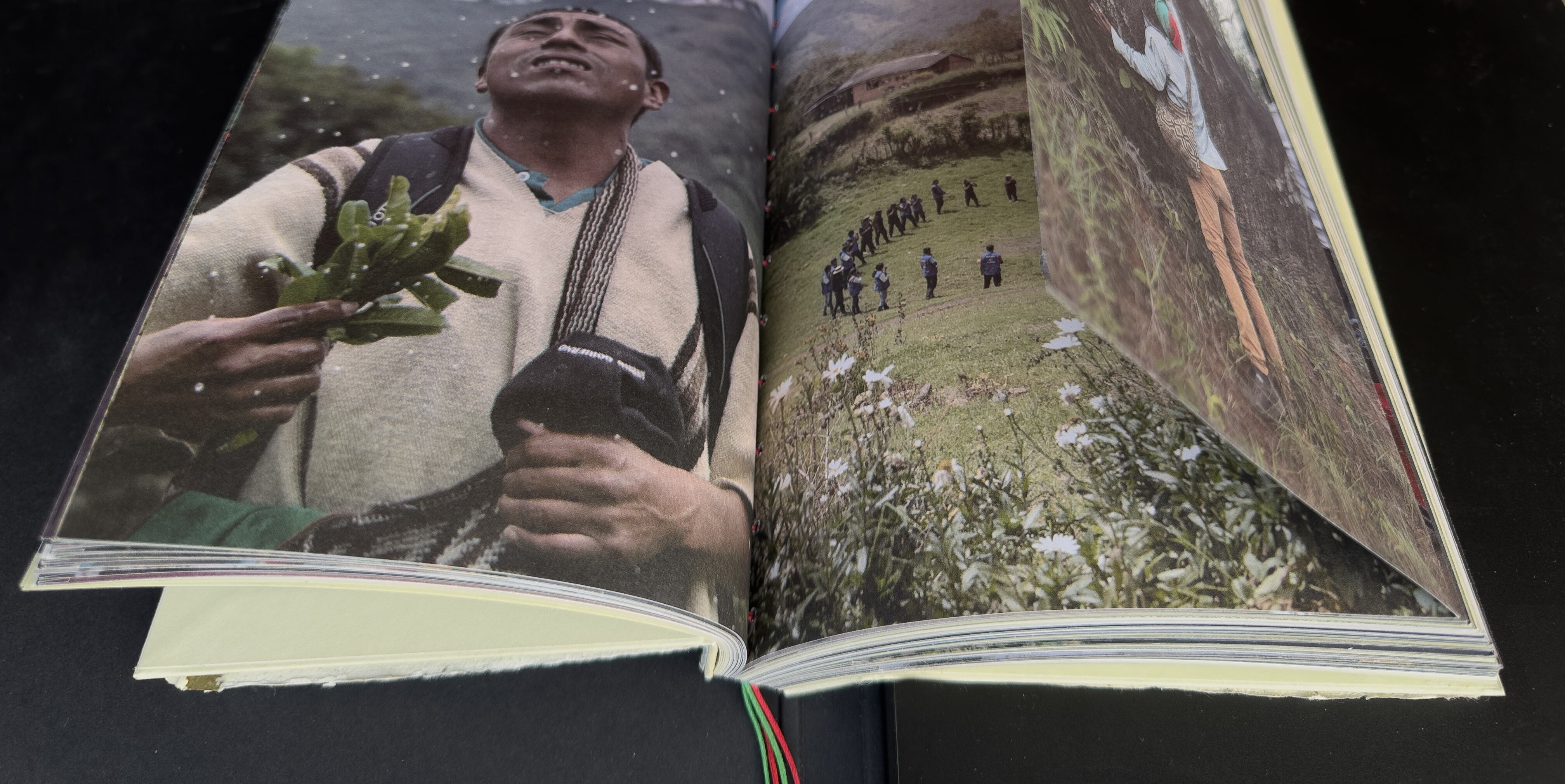 'Mama Coca', fotolibro de Nadège Mazars, publicado por Raya Editorial.