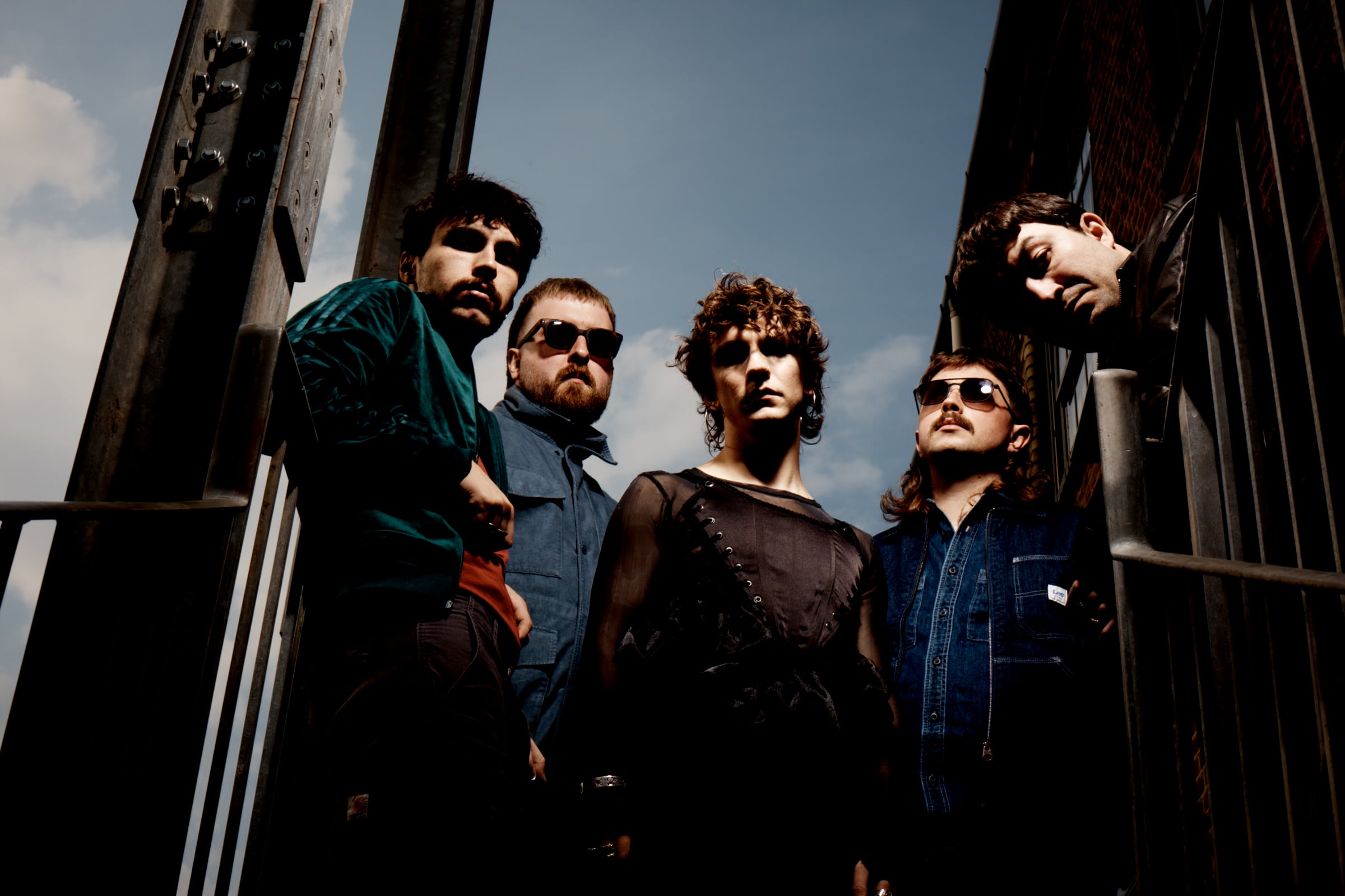 Mark MacCormack (Guitarra - con chaqueta verde)
Pierce Callaghan / O'Callaghan (Batería - con gafas de sol oscuras y barba)
Charlie McCarthy (Bajo - en el centro, con ropa negra y cabello rizado)
Ben O'Neill (Guitarra - con gafas de sol y bigote)
Dan Hoff (Voz principal - arriba a la derecha, asomándose)