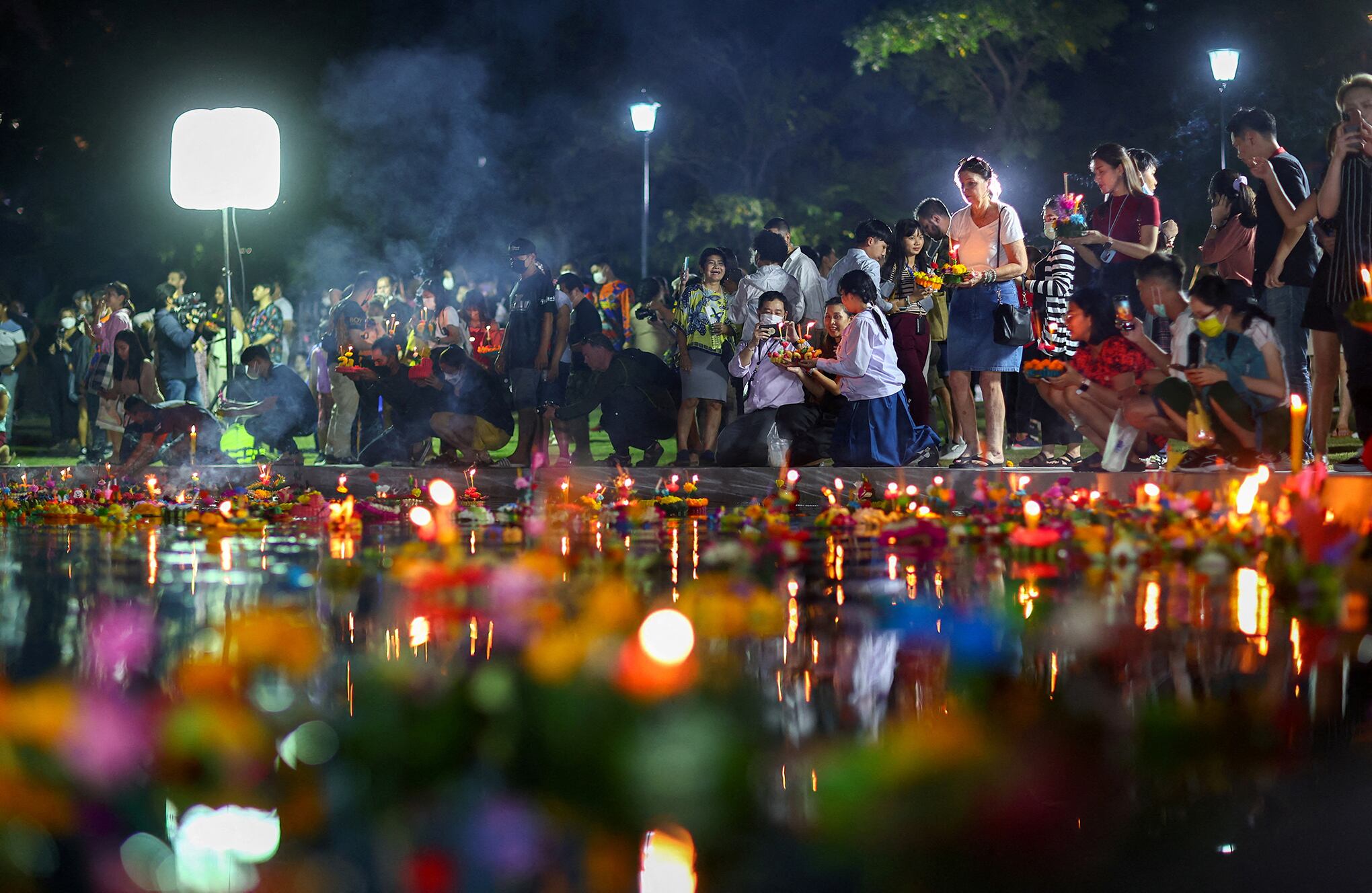 En imágenes : Festival de la cesta flotante de Tailandia