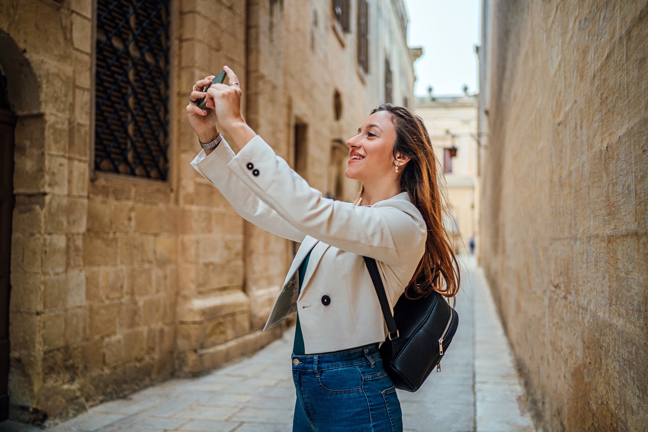 Malta se está consolidando como un destino prometedor para meseros, ofreciendo una experiencia laboral valiosa en un entorno cosmopolita y acogedor.