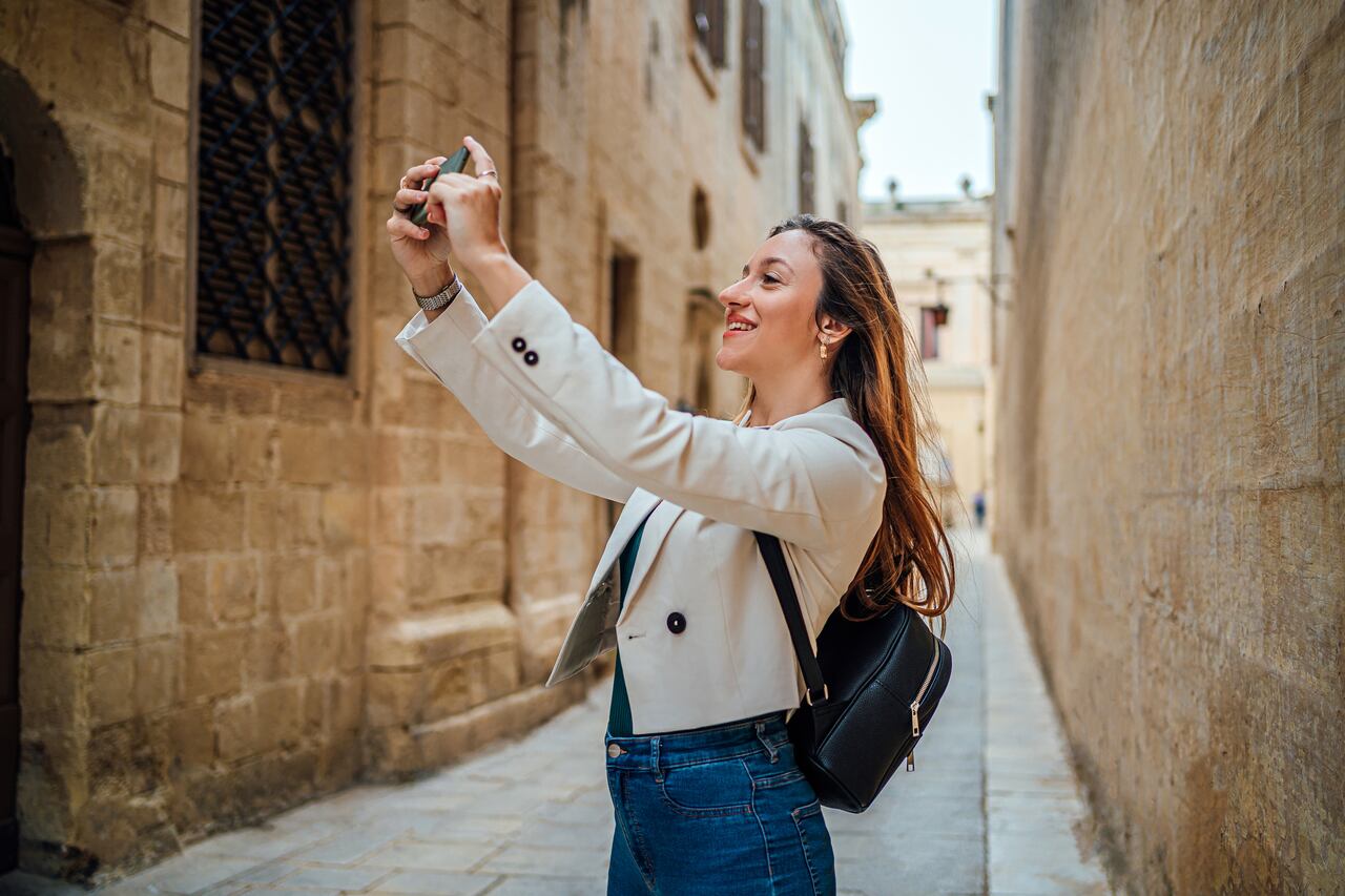 Malta se está consolidando como un destino prometedor para meseros, ofreciendo una experiencia laboral valiosa en un entorno cosmopolita y acogedor.