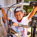 Entrega de bicicletas a estudiantes en La Guajira.
