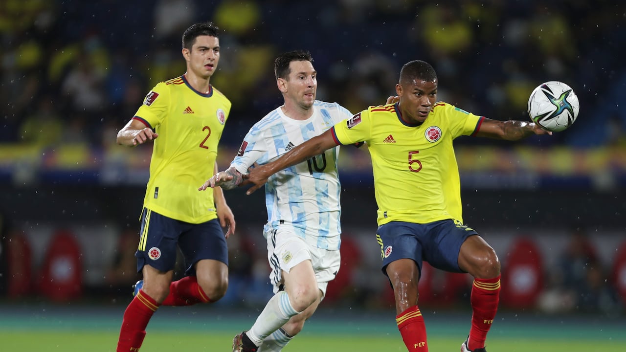 Argentina's Lionel Messi, center, challenges Colombia's Wilmar Barrios during a qualifying soccer match for the FIFA World Cup Qatar 2022 at the Metropolitano stadium in Barranquilla, Colombia, Tuesday, June 8, 2021. (AP Photo/Fernando Vergara)