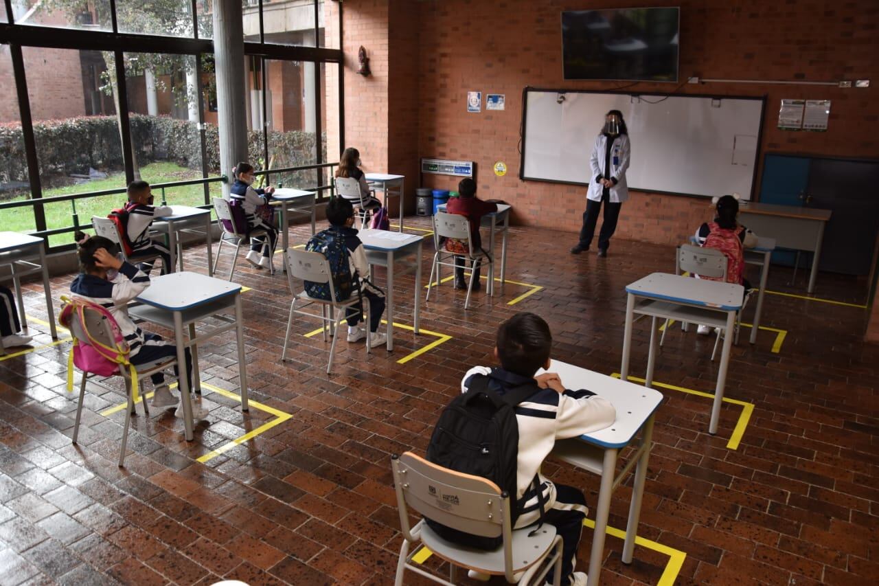 Colegio distrital regreso a clases presenciales
