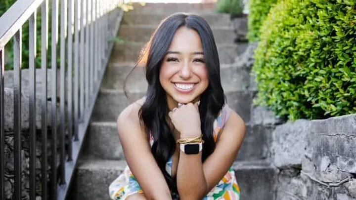 El Servicio de Inmigración y Control de Aduanas decidió detenerla por su estatus migratorio irregular, y ahora enfrenta la posibilidad de ser deportada.