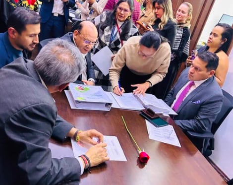 GERMÁN ÁVILA, ministro de Hacienda, radicó el presupuesto 2027