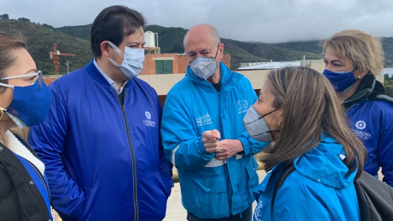 El contralor Andrés Castro llegó hasta el lugar para evidenciar el avance de la obra.