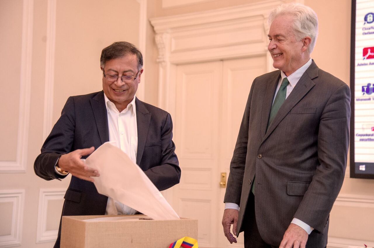 Presidente Gustavo Petro y el director de la CIA William Joseph Burns