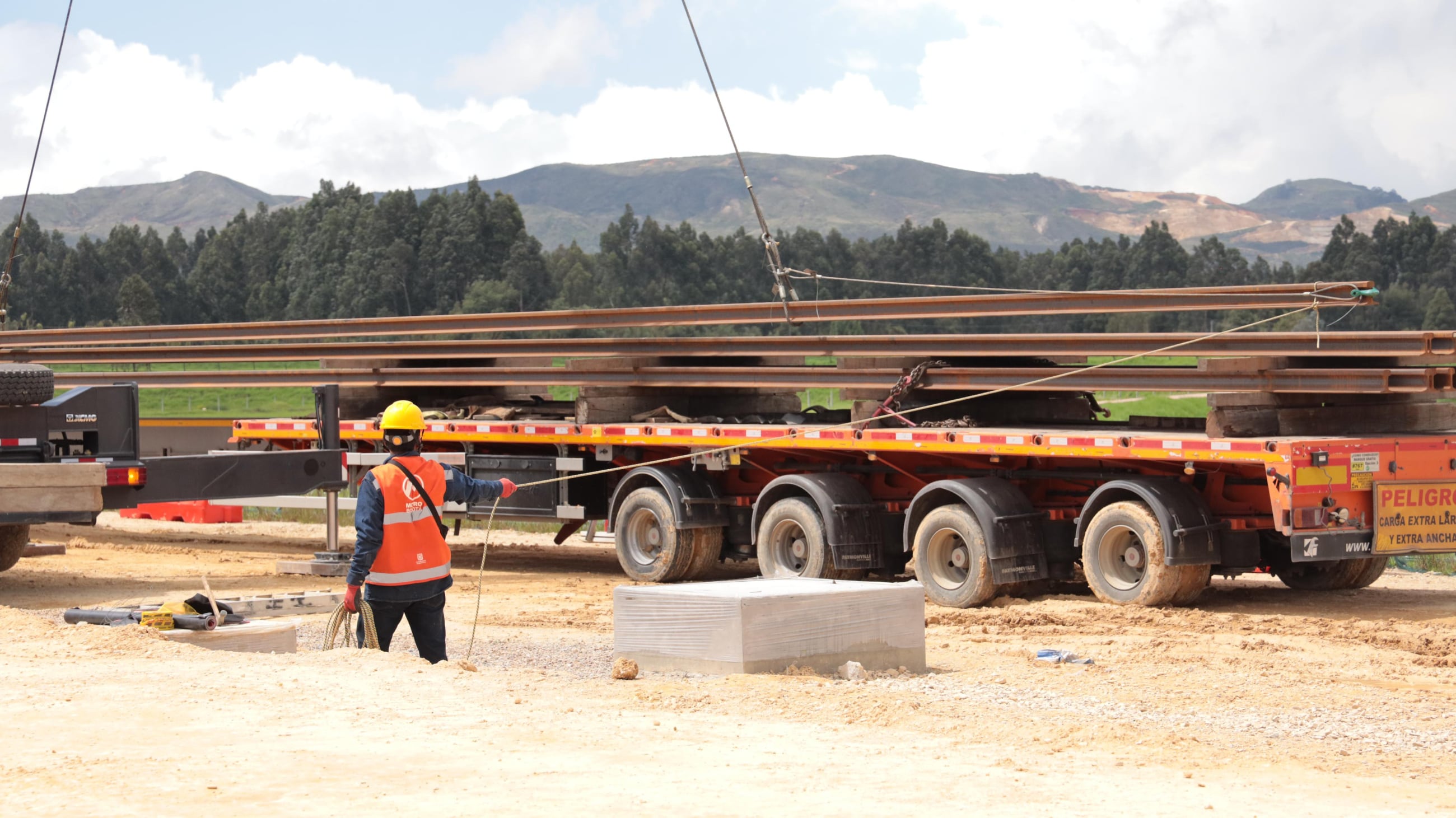 Ya están en el patio taller los primero rieles de la primera línea del Metro de Bogotá