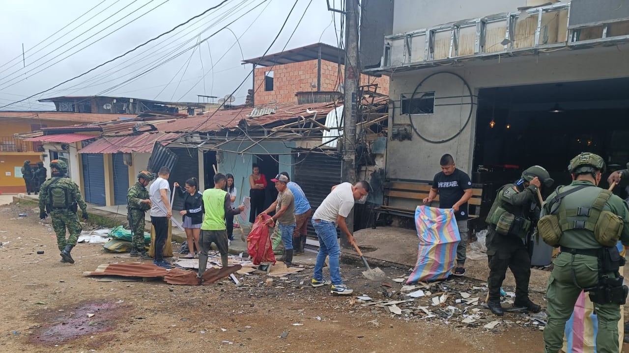 Comunidad con las Fuerzas Militares en El Plateado.