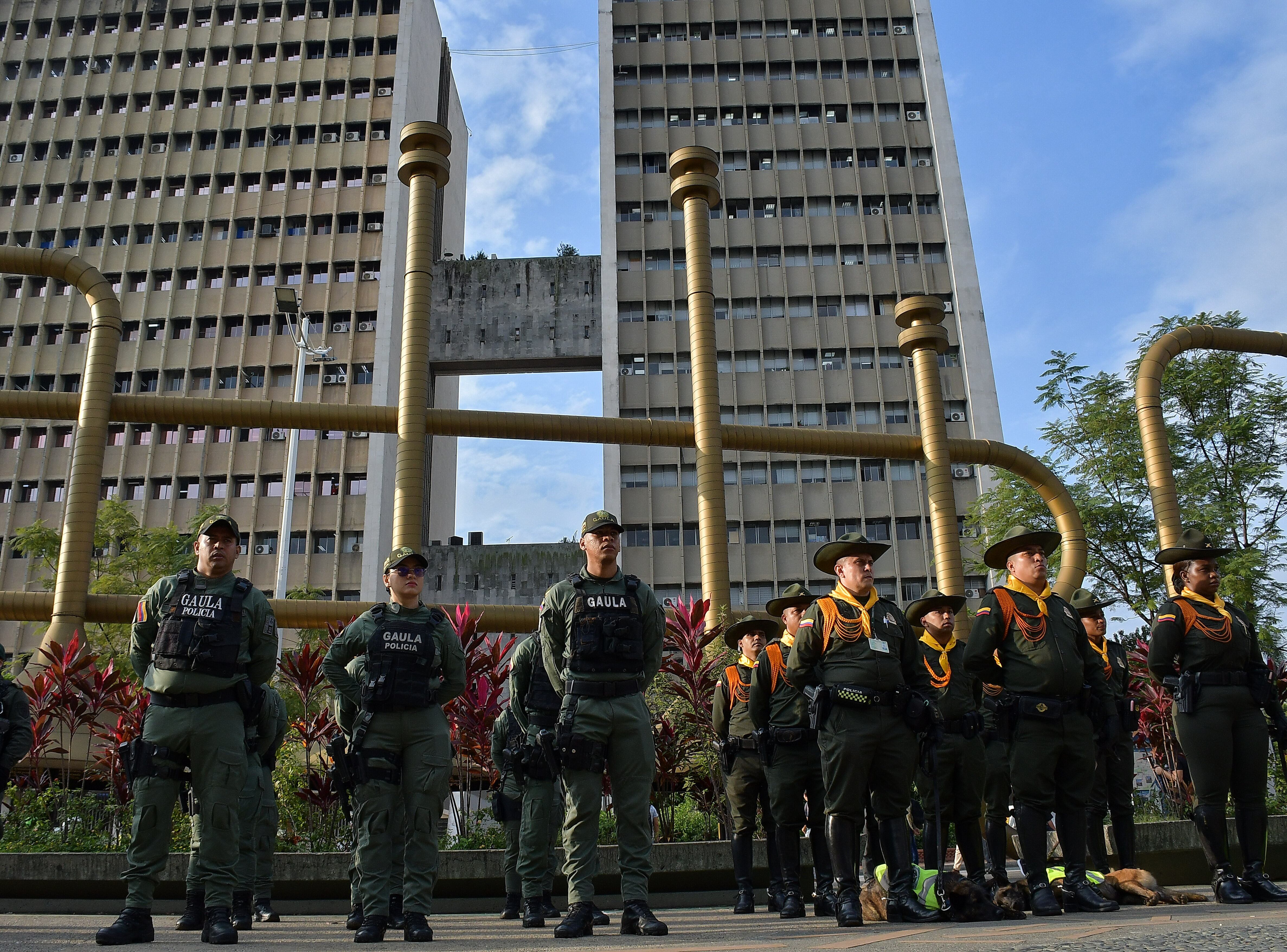La Alcaldía de Cali, en cabeza de Alejandro Eder, aseguró que serán 4 mil policías y 1.600 militares nuevos los que llegarán para reforzar la seguridad de la ciudad y del departamento del Valle, en vista de la COP16, el evento de talla internacional que se realizará a finales de octubre. Fotos Raúl Palacios/ El Pais.