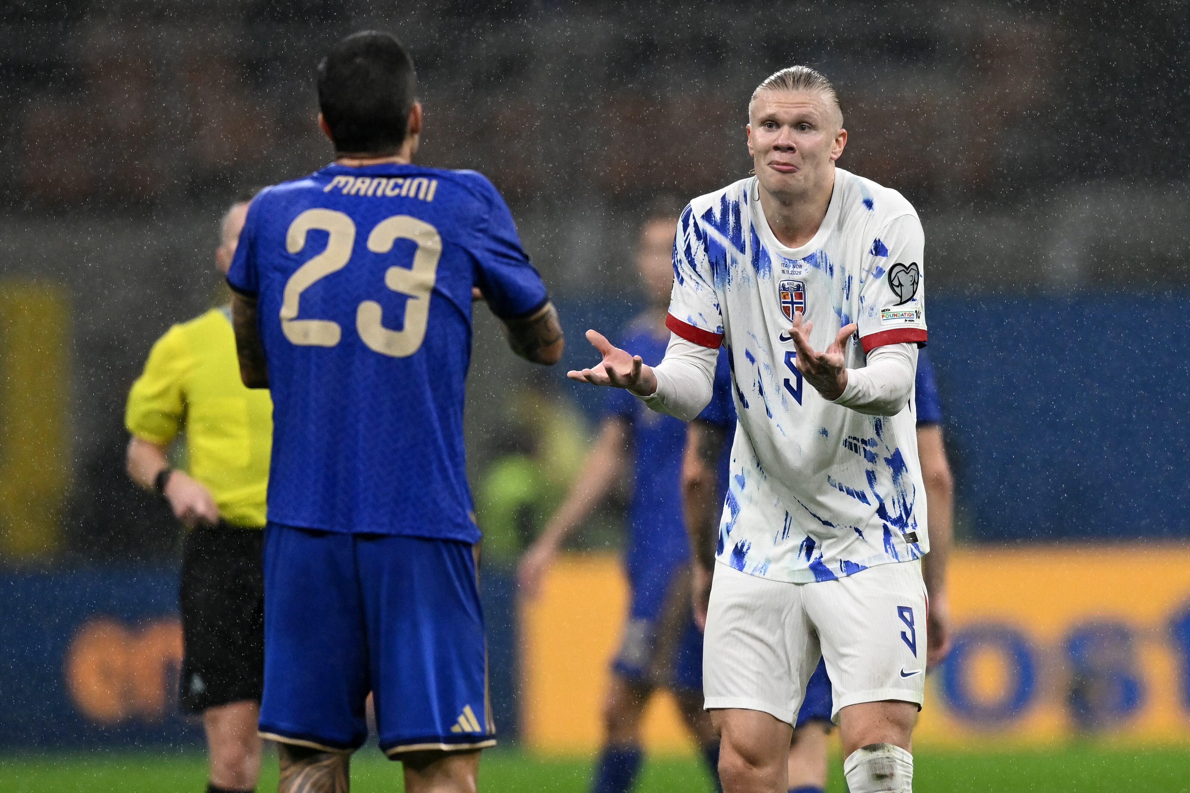 Uno de los reclamos de Haaland a Mancini en el partido.