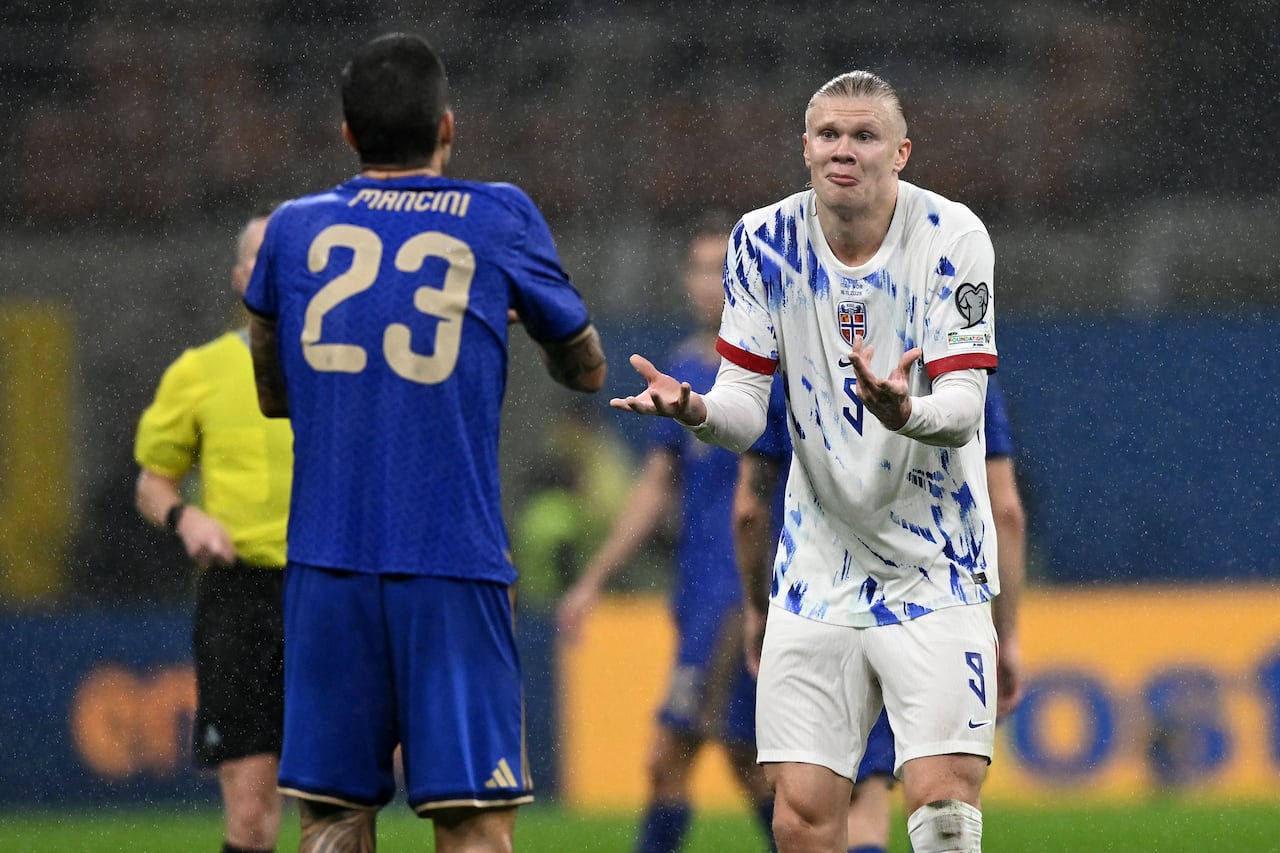 Uno de los reclamos de Haaland a Mancini en el partido.
