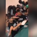 Niño finge un desmayo en su cumpleaños y la reacción de su madre se hace viral