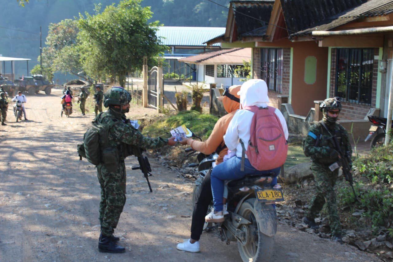 Militares hacen presencia en El Plateado, Cauca.