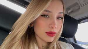 Luisa Fernanda W posó junto a Margot Robbie y desató críticas en redes sociales.