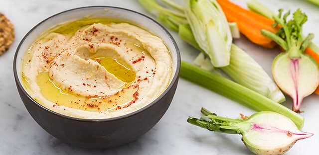 Hummus snack saludable.