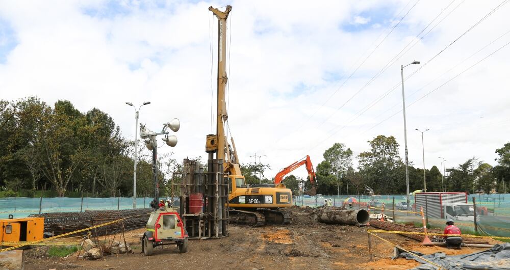 Construcción del ciclo puente en el Parque Simón Bolívar.