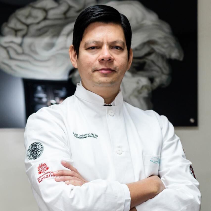 Doctor neurocirujano  William Contreras.