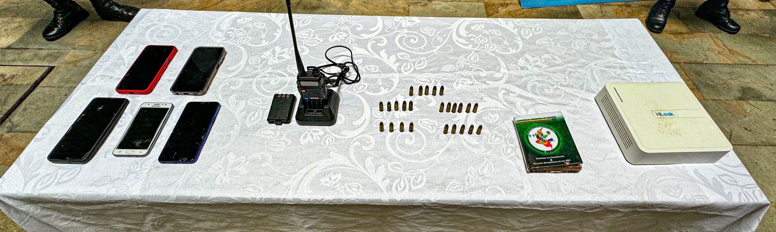 Elementos decomisados a alias Soldado, presunto cabecilla del Clan del golfo en Antioquia.