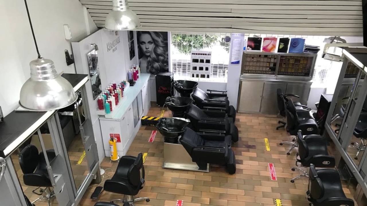 Manuel Peluquería tenía tres establecimientos, dos en Bogotá y uno en Zipaquirá.